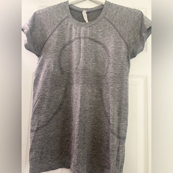 Lululemon swiftly tech top gray size 10 running gym yoga Athleisure - Picture 2 of 6